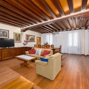 https://giulia-house.hotelslidodijesolo.com